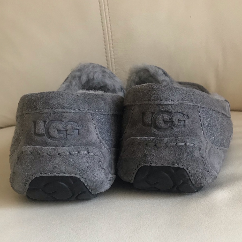 UGG New Without Tags Men’s size 11 loafers